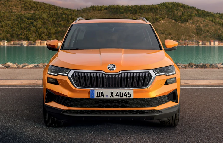 Bild zeigt den Skoda Karoq von Vorne